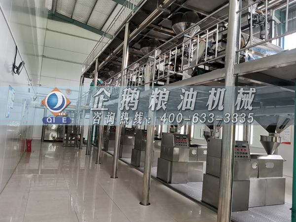 河南省農(nóng)業(yè)廳專家驗(yàn)收小組對蘭考花生基地及特香型花生油加工設(shè)備進(jìn)行綠色食品加工認(rèn)證驗(yàn)收(圖6) 河南省農(nóng)業(yè)廳專家驗(yàn)收小組對蘭考花生基地及特香型花生油加工設(shè)備進(jìn)行綠色食品加工認(rèn)證驗(yàn)收(圖6)