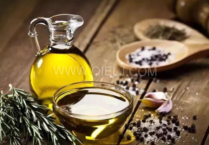 怎樣健康的選擇食用油?企鵝糧油機械為您簡單講述(圖1) 怎樣健康的選擇食用油?企鵝糧油機械為您簡單講述(圖1)